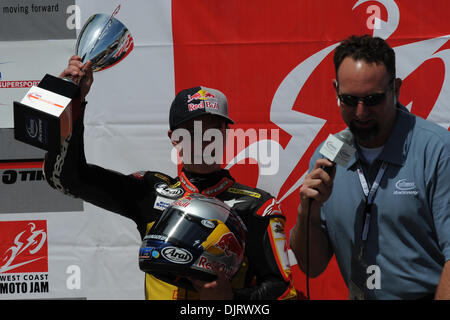 16. Mai 2010 - Sonoma, Kalifornien, USA - 16. Mai 2010: SuperSport Gewinner Cameron Beaubier übernimmt den 1. Platz beim AMA-West Coast-Moto-Jam statt auf dem Infineon Raceway in Sonoma, CA. (Credit-Bild: © Matt Cohen/Southcreek Global/ZUMApress.com) Stockfoto