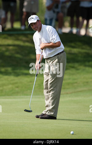 21. Mai 2010 - Las Colinas, Texas, USA - 21. Mai 2010: Rocco Mediate Putts bei der HP Byron Nelson Championship. Die 2. Runde der HP Byron Nelson Championship spielte auf der TPC 4 Seasons Resort Las Colinas, TX Credit: Andrew Dieb / Southcreek Global (Credit-Bild: © Andrew Dieb/Southcreek Global/ZUMApress.com) Stockfoto