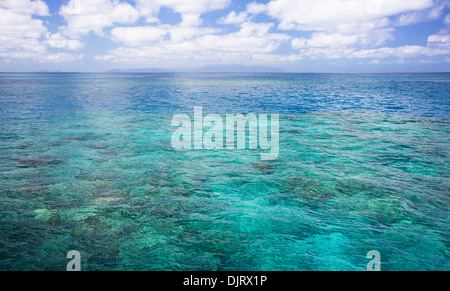 Klaren, türkisblauen Wasser auf das Great Barrier Reef in tropische Nord-Queensland, Australien Stockfoto