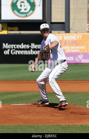 26. Mai 2010 - Greensboro, North Caroina, US - 26. Mai 2010: Miami Krug Eric Whaley windet sich gegen die Seminolen in NewBridge Bank Park in Greensboro, North Caroina. Miami wäre als ihre Waffe der Wahl an beat rivalisierenden Florida State 9-3 mit meisterhaften pitching gehen. (Kredit-Bild: © Jim Dedmon/Southcreek Global/ZUMApress.com) Stockfoto