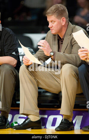 19. März 2010 - Los Angeles, Kalifornien, USA - 19. März 2010: Head Coach Brad Jones als Utah Flash Flash besiegte die Los Angeles D-Fender 128-107 im Staples Center in Los Angeles, Kalifornien. Obligatorische Credit - Andrew Fielding / Southcreek Global (Kredit-Bild: © Andrew Fielding/Southcreek Global/ZUMApress.com) Stockfoto