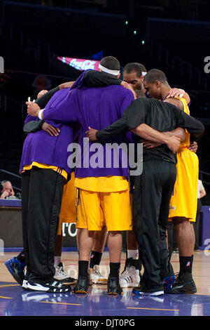 19. März 2010 - Los Angeles, Kalifornien, USA - 19. März 2010: D-Fender Spieler drängen, bevor der Utah Flash die Los Angeles D-Fender 128-107 im Staples Center in Los Angeles, Kalifornien besiegt. Obligatorische Credit - Andrew Fielding / Southcreek Global (Kredit-Bild: © Andrew Fielding/Southcreek Global/ZUMApress.com) Stockfoto