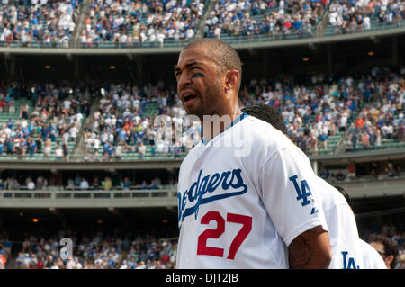 17. April 2010 - Los Angeles, Kalifornien, USA - 17. April 2010: Los Angeles Dodgers Center Fielder Matt Kemp (27) steht wie "God Bless America" durchgeführt wird. Die Los Angeles Dodgers waren Shutout von der San Francisco Giants, 9-0, im Dodger Stadium in Los Angeles, Kalifornien. . Obligatorische Credit: Andrew Fielding / Southcreek Global (Kredit-Bild: © Andrew Fielding/Southcreek Global/ZU Stockfoto