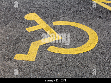 Behinderten Parkplatz Schild Stockfoto