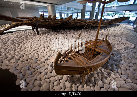 Musée d'Histoire de Marseille (Museum für Geschichte von Marseille): Altes Boot und Modell Stockfoto