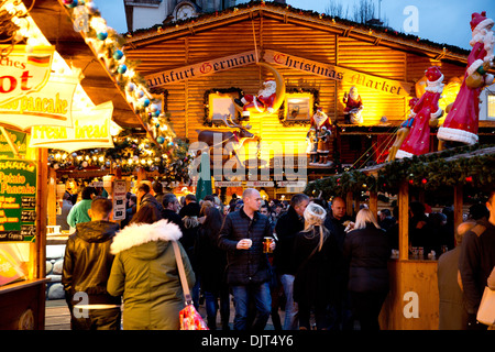 Der Birmingham Frankfurter deutschen Markt. Kaufen Essen und trinken in Victoria Square. Stockfoto