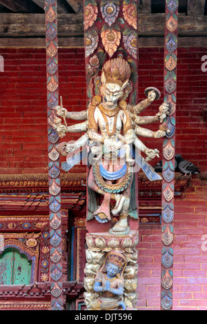 Skulptur, Dach-Federbein, Changu Narayan-Tempel, ältesten Hindu-Tempel in Nepal, in der Nähe von Bhaktapur, Nepal Stockfoto