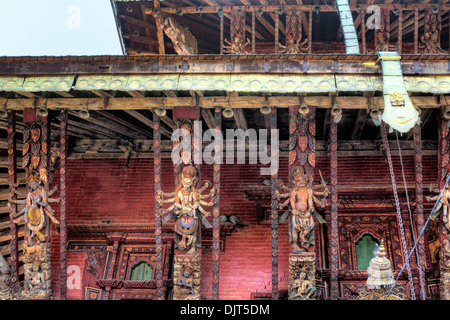 Skulptur, Dach-Federbein, Changu Narayan-Tempel, ältesten Hindu-Tempel in Nepal, in der Nähe von Bhaktapur, Nepal Stockfoto