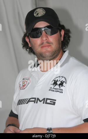 25. April 2010 - South Beach, Florida, USA - 25 April: AMG Nr. 4 Michael Liss.  Hublot besiegte AMG 11-9 an der 2010 AMG Miami Beach Herren Polo World Cup Finale im Setai Hotel South Beach, Florida. Obligatorische Credit: Aaron Gilbert / Southcreek Global (Kredit-Bild: © Aaron Gilbert/Southcreek Global/ZUMApress.com) Stockfoto