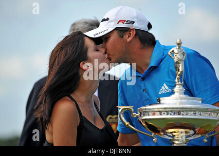 Jason Day feiert seinen ersten Sieg der US PGA Tour mit seiner Freundin bei der HP Byron Nelson Championship bei TPC vier Jahreszeiten Resort Las Colinas in Irving, Texas (Credit-Bild: © Patrick Grün/Southcreek Global/ZUMApress.com) Stockfoto