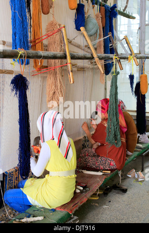 Teppich Produktion Fabrik, Hotan, Hotan Präfektur, Uigurischen Autonomen Gebiet Xinjiang, China Stockfoto