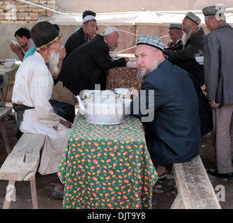 Lokalen Restaurant am Viehmarkt, Kashgar (Kashi), Kashgar Präfektur, Uigurischen Autonomen Gebiet Xinjiang, China Stockfoto