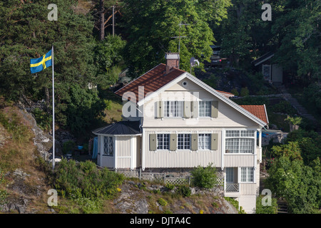 Schwedische Gehäuse auf die angefahrenen nach Stockholm. Schweden Stockholm Archipel. Stockfoto