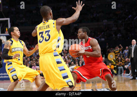 10. 2010:St. John Wache Malik Boothe #3 Doppel zusammen von Marquette Guard/Forward, Jimmy Butler #33 und Maurice Acker #2.  Marquette besiegt St. Johns 57-55 im Spiel in der Big East-Meisterschaft im Madison Square Garden, New York. (Kredit-Bild: © Anthony Gruppuso/Southcreek Global/ZUMApress.com) Stockfoto