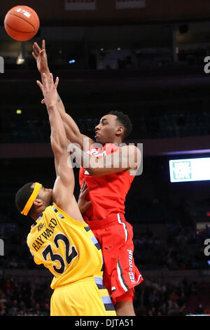10. 2010: St. Johns vorwärts Anthony Mason Jr. #2 Triebe und Marquette Lazar Hayward #32 Blöcke weiterleiten. Marquette besiegt St. Johns 57-55 im Spiel in der Big East-Meisterschaft im Madison Square Garden, New York. (Kredit-Bild: © Anthony Gruppuso/Southcreek Global/ZUMApress.com) Stockfoto