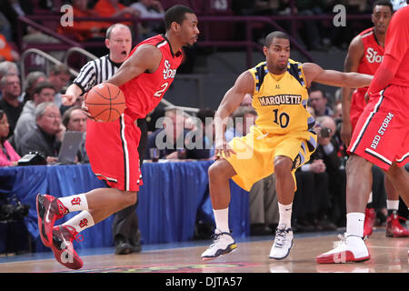 10. 2010: St. Johns vorwärts Anthony Mason Jr. #2 Antriebe schwer. Marquette besiegt St. Johns 57-55 im Spiel in der Big East-Meisterschaft im Madison Square Garden, New York. (Kredit-Bild: © Anthony Gruppuso/Southcreek Global/ZUMApress.com) Stockfoto