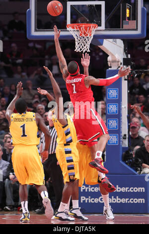 10. 2010: St. Johns Guard/Forward D.J. Kennedy #1 schießt. Marquette besiegt St. Johns 57-55 im Spiel in der Big East-Meisterschaft im Madison Square Garden, New York. (Kredit-Bild: © Anthony Gruppuso/Southcreek Global/ZUMApress.com) Stockfoto