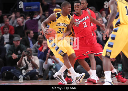 10. 2010: Marquette Guard/Forward Jimmy Butler #33 abgestoßen Bt St. John Anthony Mason Jr. #2 zu übermitteln. Marquette besiegt St. Johns 57-55 im Spiel in der Big East-Meisterschaft im Madison Square Garden, New York. (Kredit-Bild: © Anthony Gruppuso/Southcreek Global/ZUMApress.com) Stockfoto