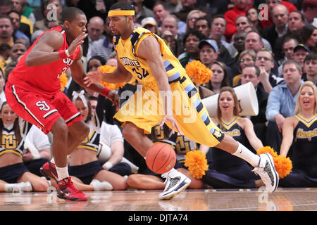 10. 2010: Marquette weiterleiten Lazar Hayward #32 Laufwerke. Marquette besiegt St. Johns 57-55 im Spiel in der Big East-Meisterschaft im Madison Square Garden, New York. (Kredit-Bild: © Anthony Gruppuso/Southcreek Global/ZUMApress.com) Stockfoto