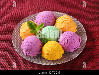 Kugeln Eis - sortierte Geschmacksrichtungen Stockfoto