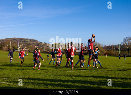 Unter 14 Jahre alten Schule Rugby Spiel König Edwards School gegen vorherige Park School in Bathampton Sportplätze in der Nähe von Bad Somerset Stockfoto