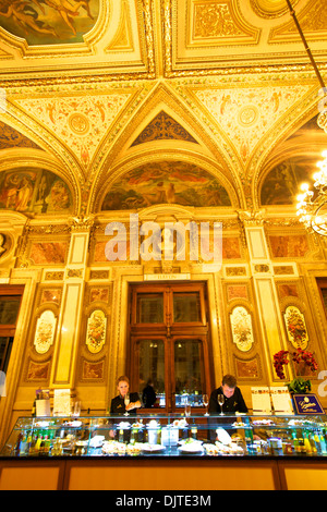 Innenraum der Wiener Oper, Wien, Österreich, Mitteleuropa Stockfoto