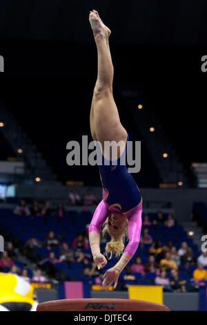 Oregon State in GVE; LSU Turnerin Ashley Lee führt auf dem Gewölbe; LSU gewann das Meet 196.925-195.525; Pete Maravich Assembly Center, Baton Rouge; LA. (Kredit-Bild: © John Korduner/Southcreek Global/ZUMApress.com) Stockfoto