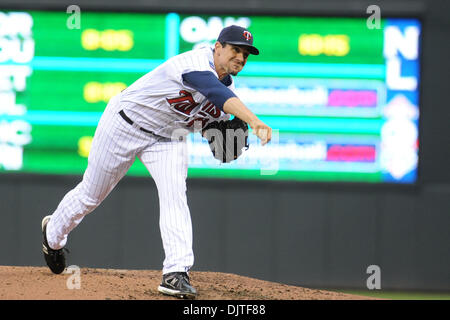 Minnesota Twins ab Krug Carl Pavano #48 wirft einen Pitch während die Zwillinge erste Ausstellung-Baseball-Spiel gegen die St. Louis Cardinals am Zielfeld in Minneapolis, Minnesota. (Kredit-Bild: © Marilyn Indahl/Southcreek Global/ZUMApress.com) Stockfoto