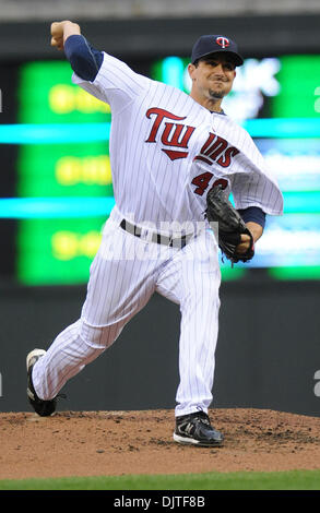 Minnesota Twins ab Krug Carl Pavano #48 wirft einen Pitch während die Zwillinge erste Ausstellung-Baseball-Spiel gegen die St. Louis Cardinals am Zielfeld in Minneapolis, Minnesota. (Kredit-Bild: © Marilyn Indahl/Southcreek Global/ZUMApress.com) Stockfoto