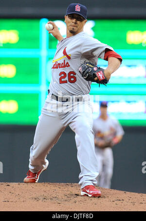 St. Louis Cardinals Krug Kyle Lohse #26 .pitches zu den Minnesota Twins ab, während die Zwillinge erste Ausstellung-Baseballspiel im Zielfeld in Minneapolis, Minnesota. (Kredit-Bild: © Marilyn Indahl/Southcreek Global/ZUMApress.com) Stockfoto