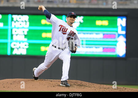 Minnesota Twins ab Krug Carl Pavano #48 wirft einen Pitch während die Zwillinge erste Ausstellung-Baseball-Spiel gegen die St. Louis Cardinals am Zielfeld in Minneapolis, Minnesota. (Kredit-Bild: © Marilyn Indahl/Southcreek Global/ZUMApress.com) Stockfoto