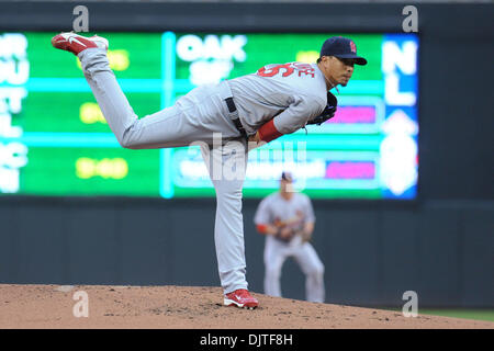 St. Louis Cardinals Krug Kyle Lohse #26 .pitches zu den Minnesota Twins ab, während die Zwillinge erste Ausstellung-Baseballspiel im Zielfeld in Minneapolis, Minnesota. (Kredit-Bild: © Marilyn Indahl/Southcreek Global/ZUMApress.com) Stockfoto