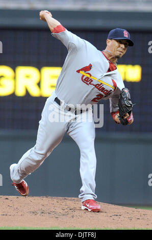 St. Louis Cardinals Krug Kyle Lohse #26 .pitches zu den Minnesota Twins ab, während die Zwillinge erste Ausstellung-Baseballspiel im Zielfeld in Minneapolis, Minnesota. (Kredit-Bild: © Marilyn Indahl/Southcreek Global/ZUMApress.com) Stockfoto