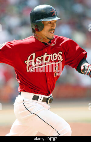 Houston Astros Infielder Kazuo Matsui (3) läuft zunächst auf eine versuchte Drag-Bunt. Die Phillies schlagen die Astros 2-1, den Astros ihre 6. Verlust in 4 spielen im Minute Maid Park in Houston Texas hand. (Kredit-Bild: © Luis Leyva/Southcreek Global/ZUMApress.com) Stockfoto
