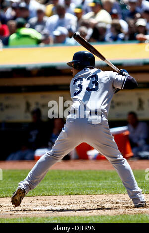 22. April 2010: Oakland, CA: Oakland Athletics hosten die New York Yankees.   New York Yankees Recht Fielder Nick Swisher #33 ist bei bat.  Oakland gewann das Spiel 4: 2. (Kredit-Bild: © Dinno Kovic/Southcreek Global/ZUMApress.com) Stockfoto