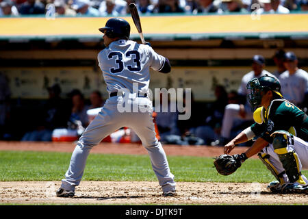 22. April 2010: Oakland, CA: Oakland Athletics hosten die New York Yankees.   New York Yankees Recht Fielder Nick Swisher #33 ist bei bat.  Oakland gewann das Spiel 4: 2. (Kredit-Bild: © Dinno Kovic/Southcreek Global/ZUMApress.com) Stockfoto