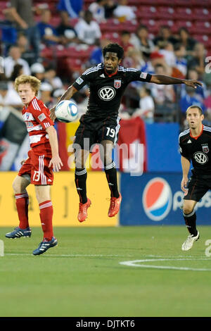 DC United Mittelfeldspieler geht Clyde Simms (19) für den Ball, als FC Dallas aus der DC United für ein 1: 0-Sieg bei Pizza Hut Park, Frisco, Texas hält. (Kredit-Bild: © Steven Leija/Southcreek Global/ZUMApress.com) Stockfoto