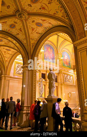 Innenraum der Wiener Oper, Wien, Österreich, Mitteleuropa Stockfoto