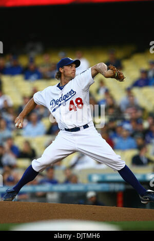 1. Juni 2010: Los Angeles Schwindler Krug ab John Ely macht einen Stellplatz im ersten Inning.  Während eines Spiels zwischen Western Division Rivalen, Arizona-Diamantmarkierungen und Los Angeles Dodgers im Dodger Stadium. (Kredit-Bild: © Tony Leon/Southcreek Global/ZUMApress.com) Stockfoto