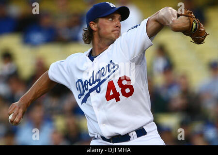 1. Juni 2010: Los Angeles Schwindler Krug ab John Ely macht einen Stellplatz im ersten Inning.  Während eines Spiels zwischen Western Division Rivalen, Arizona-Diamantmarkierungen und Los Angeles Dodgers im Dodger Stadium. (Kredit-Bild: © Tony Leon/Southcreek Global/ZUMApress.com) Stockfoto