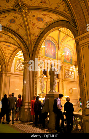 Innenraum der Wiener Oper, Wien, Österreich, Mitteleuropa Stockfoto