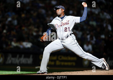 Detroit Tigers ab Krug Dontrelle Willis (21) während der Ausstellung Spiel zwischen den Detroit Tigers und Milwaukee Brewers im Miller Park in Milwaukee.  Die Brauereien kam von hinten in den 9. Inning 13-12 zu gewinnen. (Kredit-Bild: © John Rowland/Southcreek Global/ZUMApress.com) Stockfoto