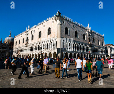 Der Dogenpalast (Palazzo Ducale), Markusplatz, Venedig, Veneto, Italien. Stockfoto