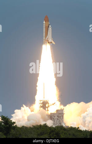 Space Shuttle Atlantis hebt aus der Startrampe 39-A am Kennedy Space Center auf seinen letzten geplanten Start 14. Mai 2010 in Cape Canaveral, Florida. Atlantis soll eine 13-Tage-Mission zur internationalen Raumstation ISS. (Kredit-Bild: © Don Montague/Southcreek Global/ZUMApress.com) Stockfoto