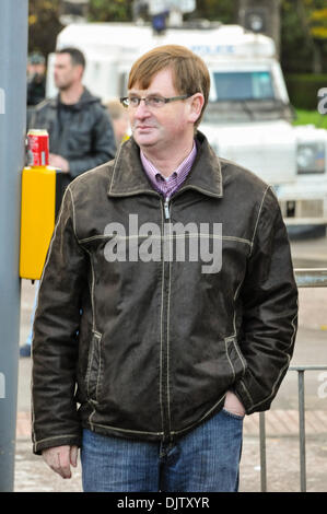Belfast, Nordirland Uhren 30. November 2013 - protestantische Koalition Mitglied Willie Frazer als Loyalist Parade friedlich verläuft. Bildnachweis: Stephen Barnes/Alamy Live-Nachrichten Stockfoto