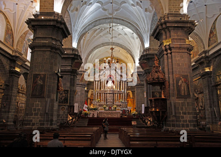 Innenraum des Doms in Plaza de Armas, Cuzco, Peru. Stockfoto