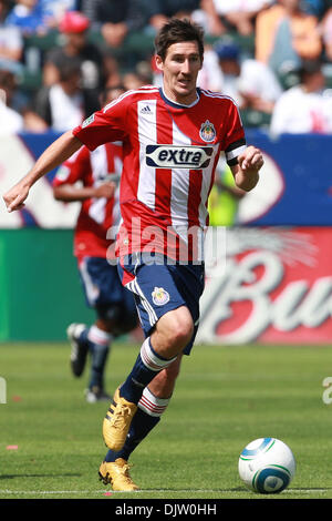 10. April 2010: #16 Mittelfeldspieler und Team Captian Sacha Kljestan dribbelt den Ball Feld während der Chivas USA Vs New York Red Bulls im Home Depot Center in Carson, Kalifornien entsprechen. Chivas fuhr fort, um die Red Bulls mit einem Endstand von 2: 0 zu besiegen. Obligatorische Credit: Brandon Parry / Southcreek Global (Kredit-Bild: © Brandon Parry/Southcreek Global/ZUMApress.com) Stockfoto