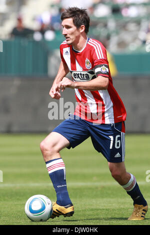 10. April 2010: #16 Mittelfeldspieler und Team-Kapitän Sacha Kljestan dribbelt den Ball Feld während der Chivas USA Vs New York Red Bulls im Home Depot Center in Carson, Kalifornien entsprechen. Chivas fuhr fort, um die Red Bulls mit einem Endstand von 2: 0 zu besiegen. Obligatorische Credit: Brandon Parry / Southcreek Global (Kredit-Bild: © Brandon Parry/Southcreek Global/ZUMApress.com) Stockfoto