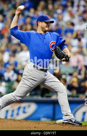 Chicago Cubs Start Krug Randy Wells (36) wirft auf die Platte während des Spiels zwischen den Milwaukee Brewers und den Chicago Cubs im Miller Park in Milwaukee, Wisconsin.  Die Cubs besiegt die Brewers 12-2 auf 3 Spielserie zu fegen. (Kredit-Bild: © John Rowland/Southcreek Global/ZUMApress.com) Stockfoto