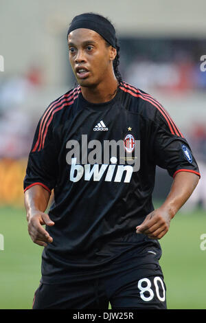 30 May2010: AC Milan Mittelfeldspieler Ronaldinho (80) während das Freundschaftsspiel zwischen den Chicago Fire und der AC Mailand im Toyota Park in Bridgeview, Illinois.  AC Milan besiegte das Feuer 1-0. (Kredit-Bild: © John Rowland/Southcreek Global/ZUMApress.com) Stockfoto